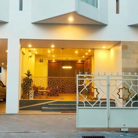 Ayman Syariah Hotel Sorabaya Extérieur photo